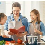 अपने टीनेजर्स बच्चों को दें बेहतर पोषण और स्वास्थ्य ! (डायटीशियन अमृता)