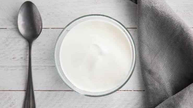 स्किन पर दही इस्तेमाल करने के टॉप फायदे