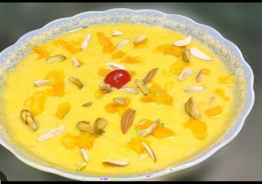आम की बाकी सभी रेसिपी से हो गए हैं बोर तो बनाएं स्वादिष्ट आम की खीर।