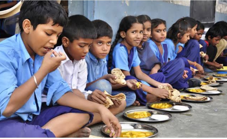 ‘मिड डे मील में’ अब नहीं बनेगा साग, बैंगन और भिंडी, शिक्षा विभाग की नई डाइट गाइडलाइन